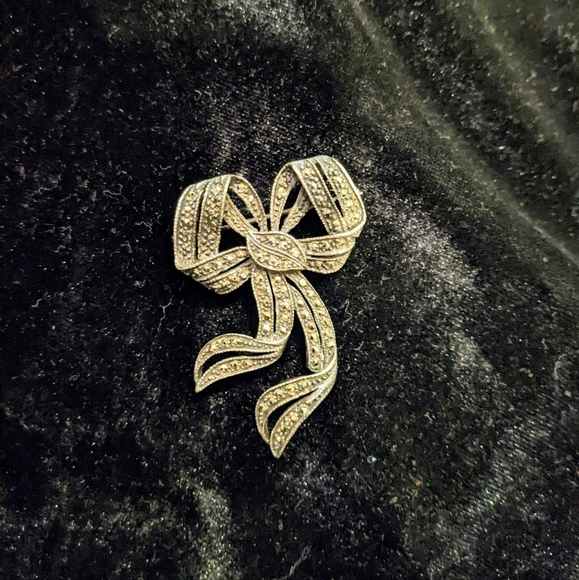 Vintage sterling hematite bow brooch - Picture 1 of 3